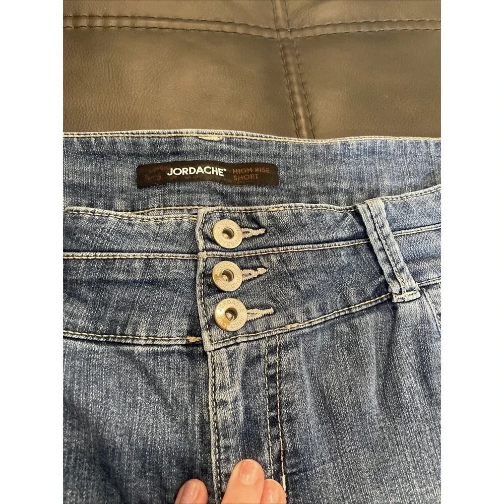 Jordache pulling front